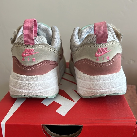 Nike Air Max 1 Easyon PS in Pink and Cream - Picture 4 of 6